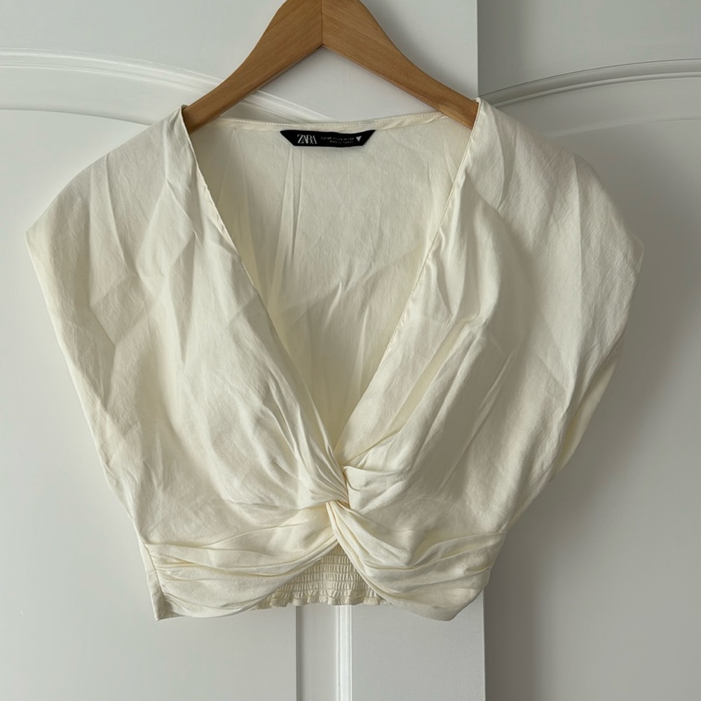 Crop top, off white v-line